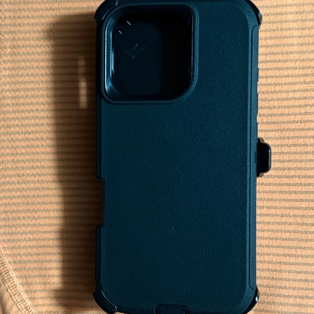 Otterbox Defender Cover (New) For iphone 16 Pro Case with Clip Fit..